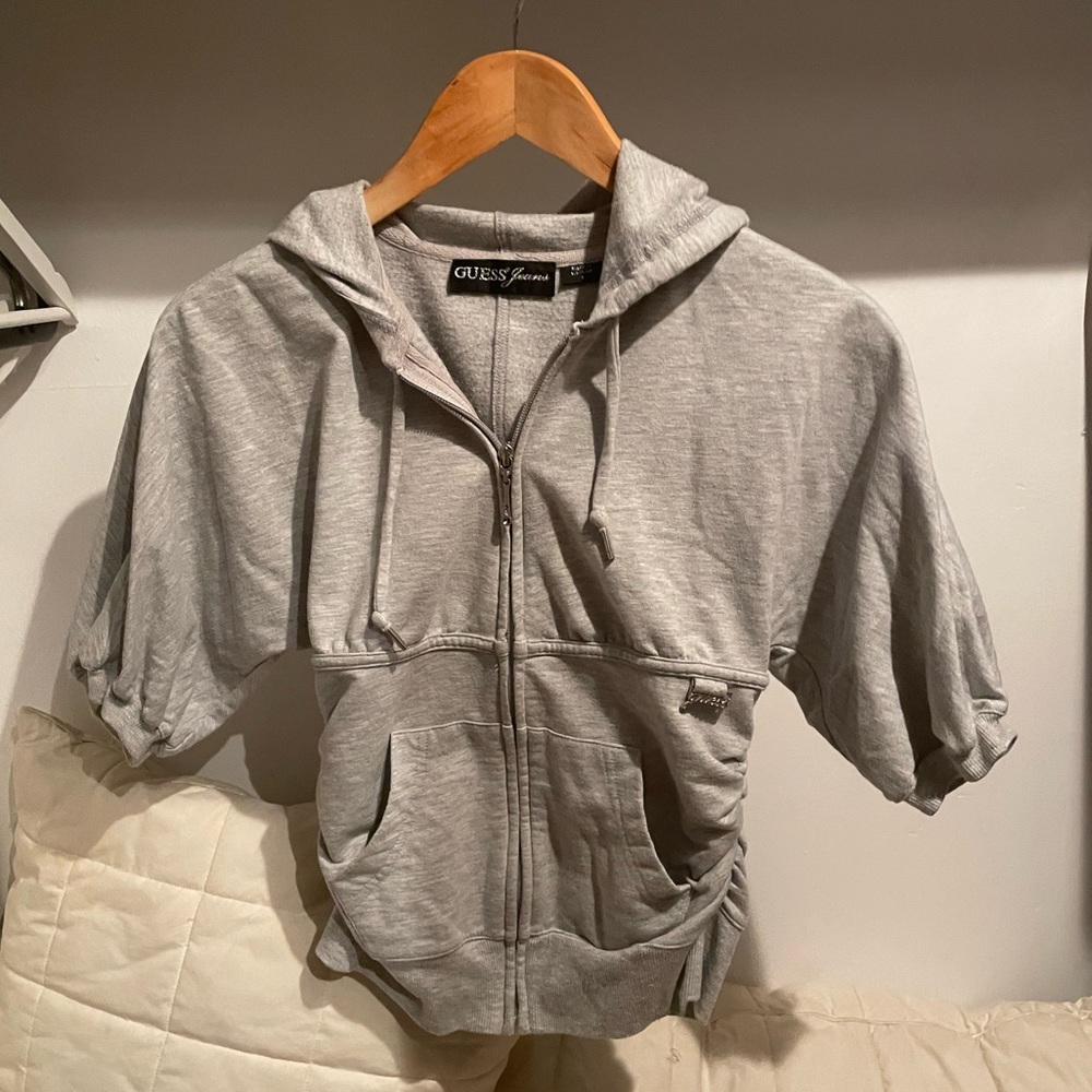 GUESS Y2K : Grey cropped short sleeve sweater w/ side ruffles